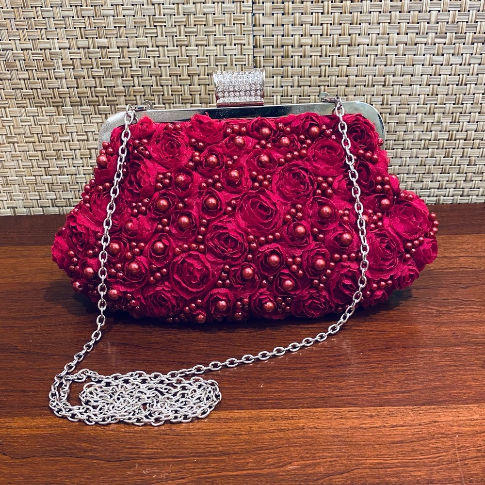 SOLD🌟HP🌟VTG 1980 Red 3D Rose Beaded Clutch/Shoulder - Picture 2 of 9